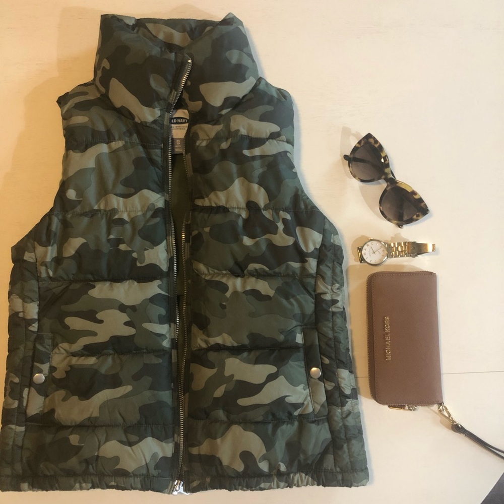 Super cute camo puffer vest